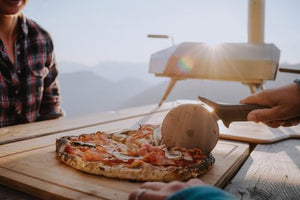 Ooni Karu 12 Four à pizza d'extérieur multi-combustible – Four à pizza portable au feu de bois et à gaz – Machine à pizza de cuisson en plein air – Four à pizza pour d'authentiques pizzas cuites sur pierre – Four à pizza de comptoir