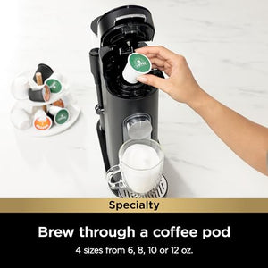 Ninja PB051 Специальная кофеварка на одну порцию в капсулах и гуще, совместимая с капсулами K-Cup, встроенный вспениватель молока, 6 унций. Чашка до 24 унций. Размер дорожной кружки, черный