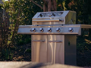 Monument Grills Grill au gaz propane à 4 brûleurs en acier inoxydable robuste de style armoire Mesa400 avec housse de barbecue (2 articles)