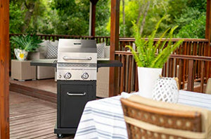 Megamaster 2 燃烧器丙烷烧烤炉，带可折叠边桌，非常适合露营、户外烹饪、庭院、花园烧烤炉，28000 BTU，银色和黑色，720-0864MA